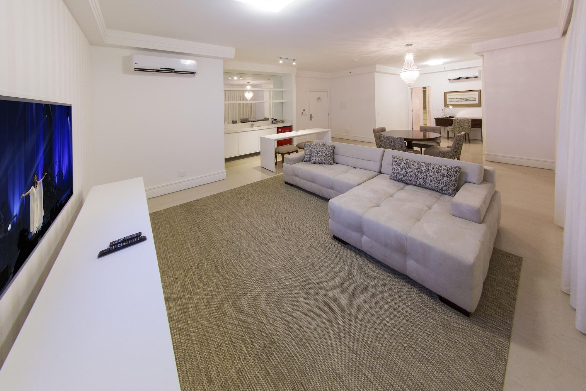 Hotel Mont Blanc Premium Ribeirão Preto Eksteriør billede A living room in a condominium