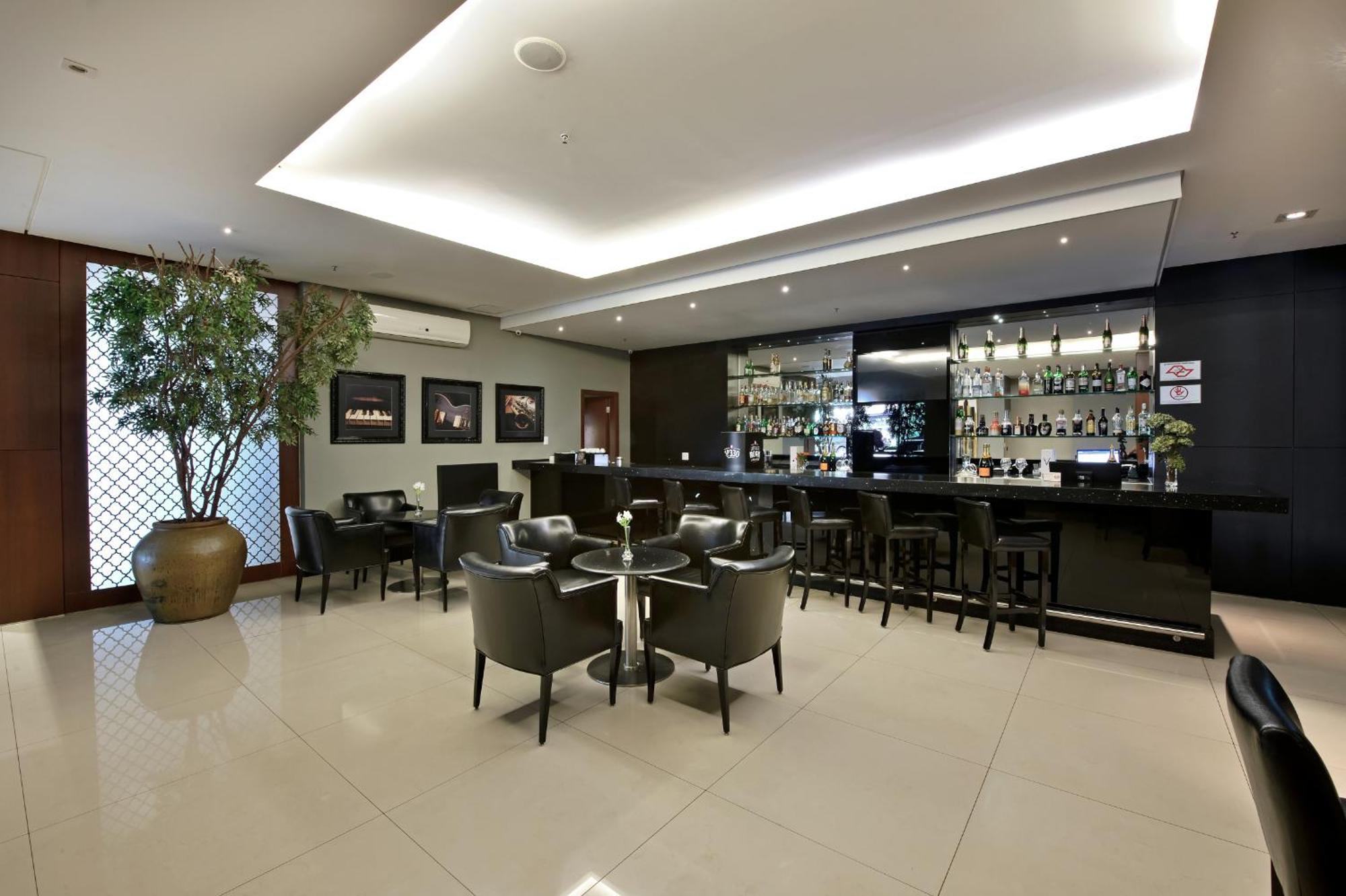 Hotel Mont Blanc Premium Ribeirão Preto Eksteriør billede The bar at the hotel
