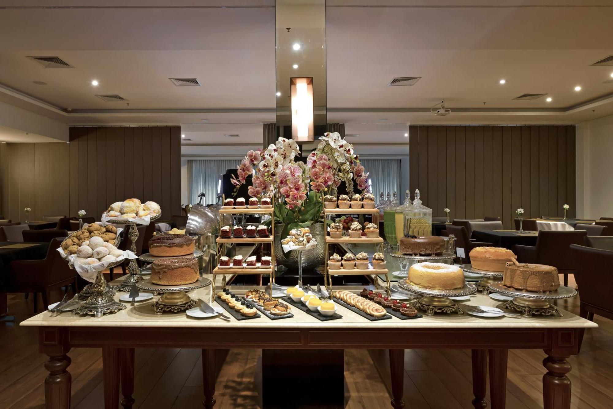 Hotel Mont Blanc Premium Ribeirão Preto Eksteriør billede A dessert buffet
