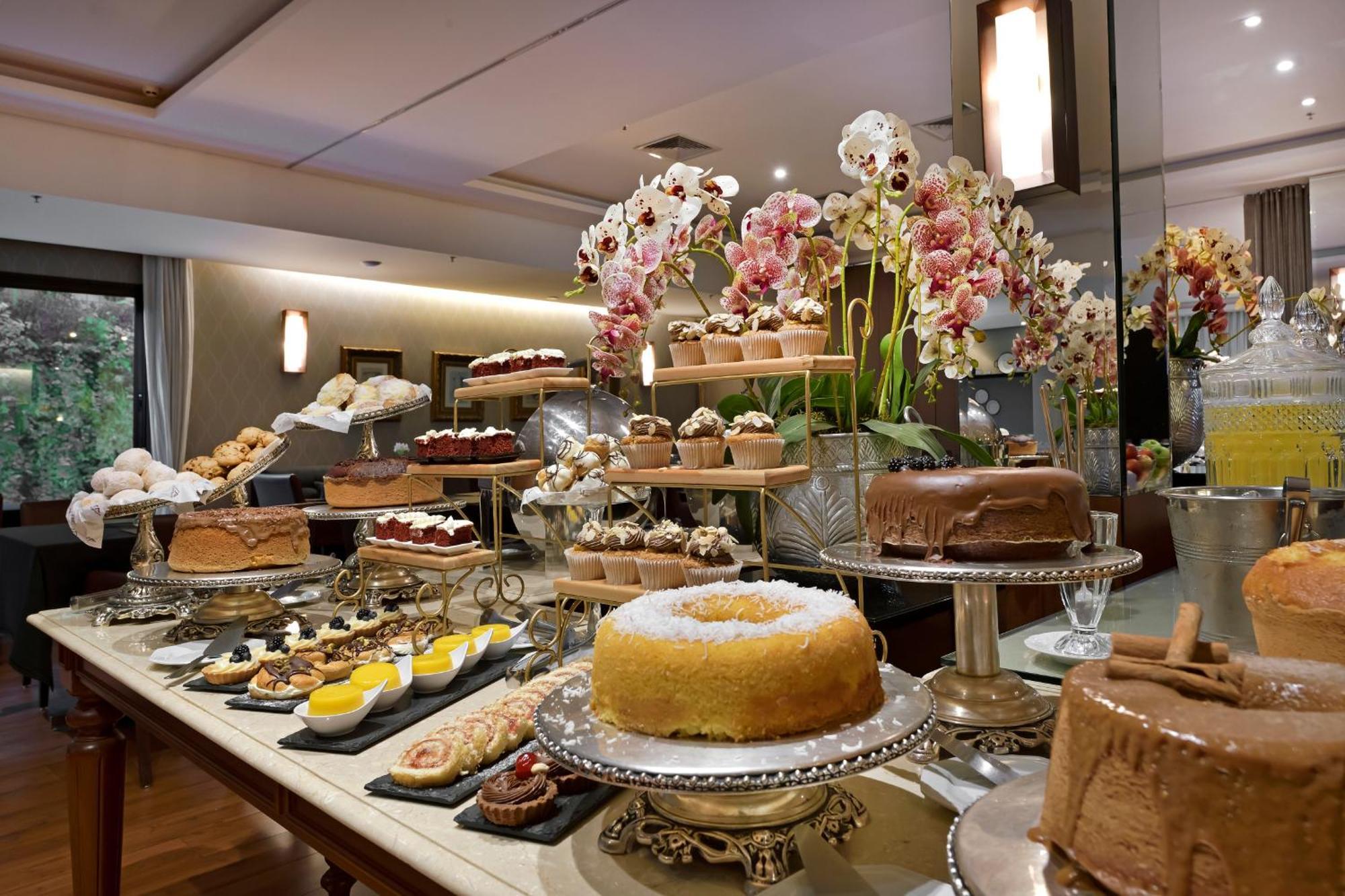 Hotel Mont Blanc Premium Ribeirão Preto Eksteriør billede A dessert buffet