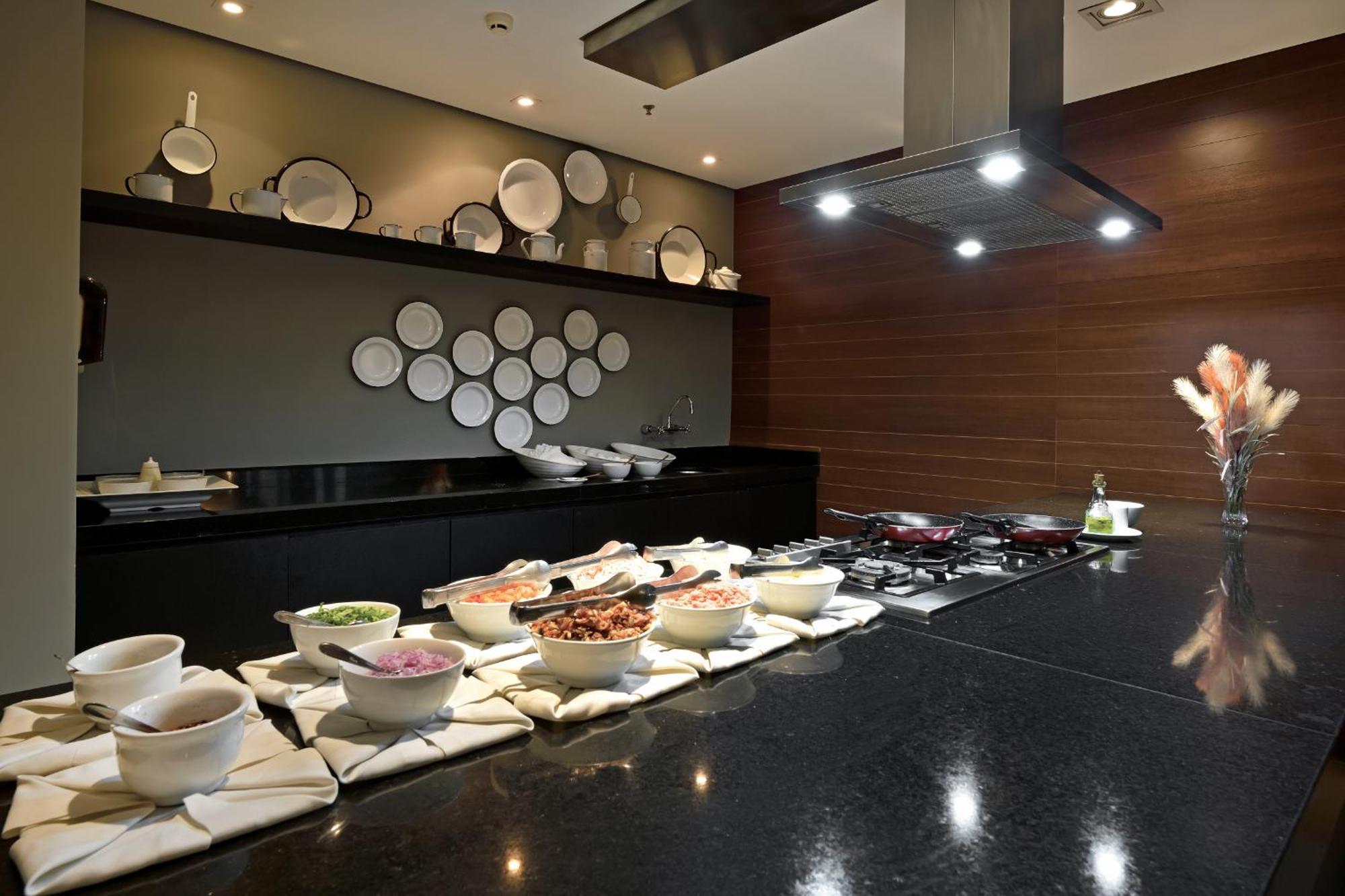 Hotel Mont Blanc Premium Ribeirão Preto Eksteriør billede A buffet at a hotel