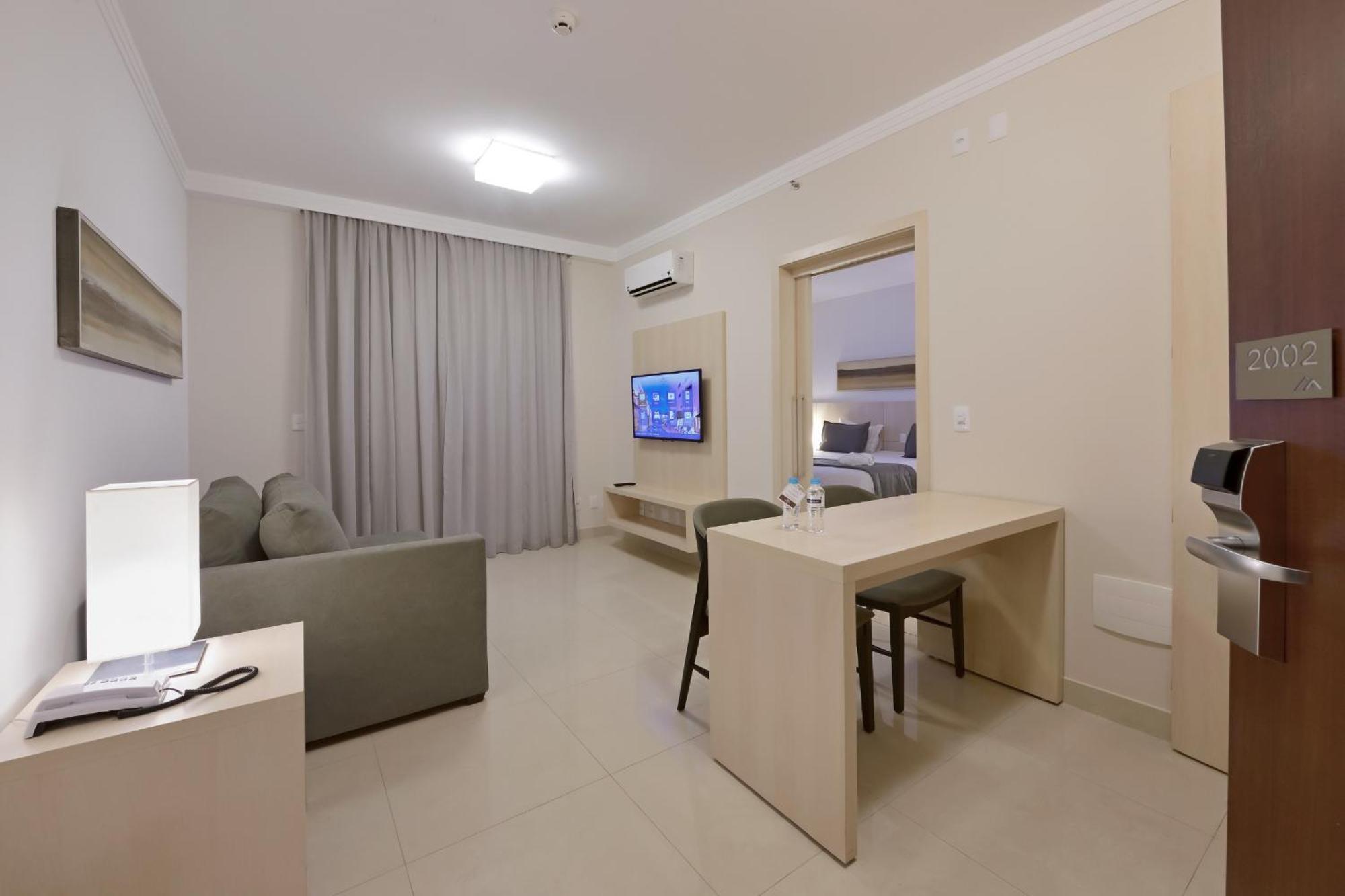 Hotel Mont Blanc Premium Ribeirão Preto Værelse billede A typical one-bedroom apartment