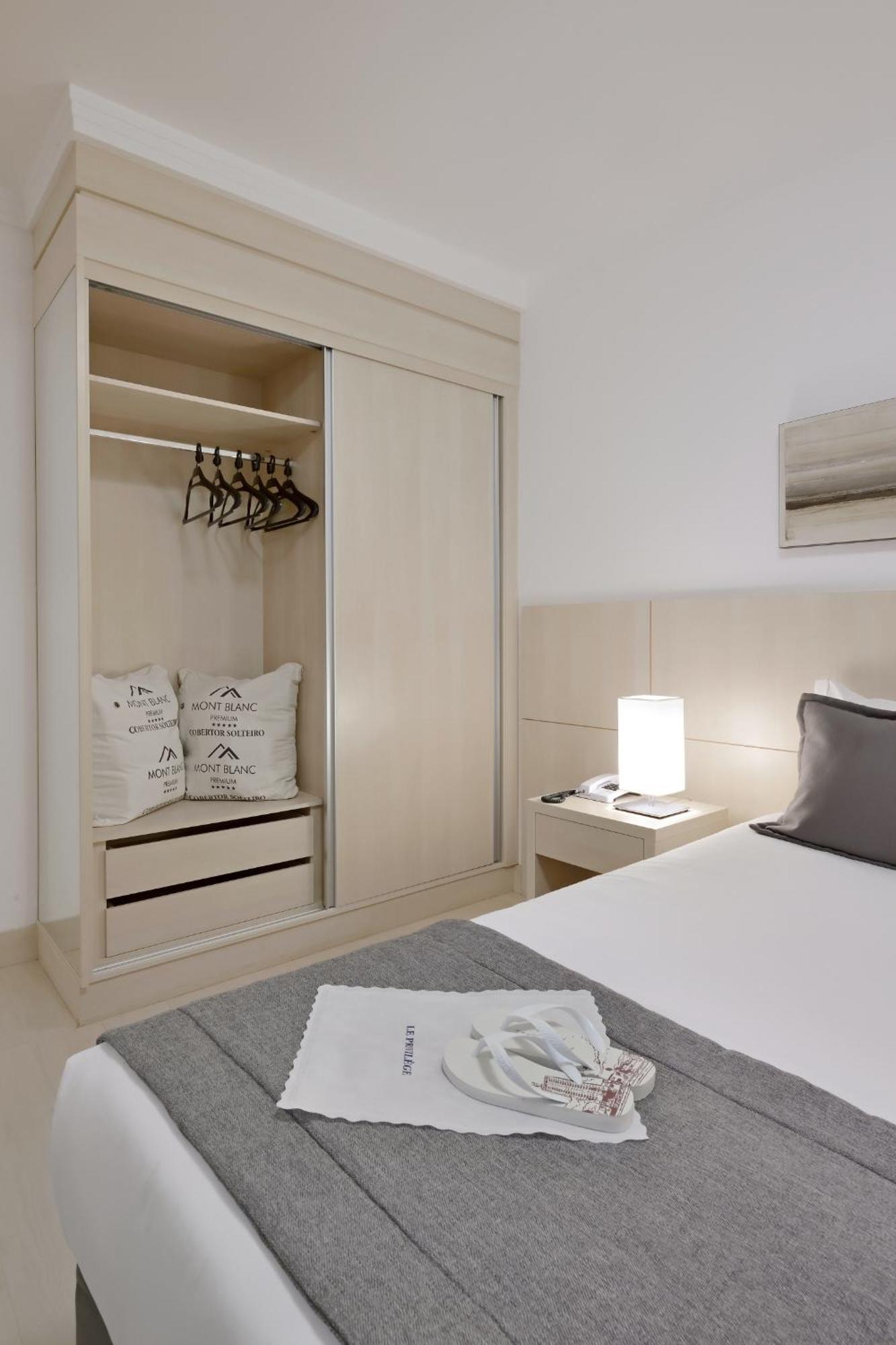 Hotel Mont Blanc Premium Ribeirão Preto Værelse billede Sliding wardrobe